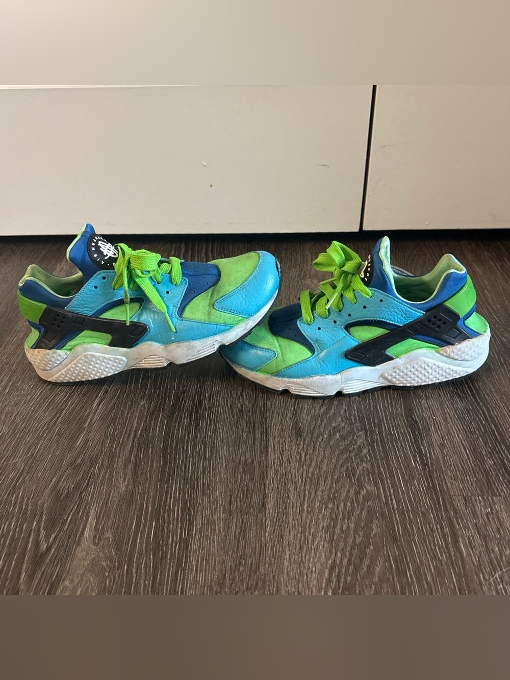 Nike Huarache Men’s Blue and Green Athletic Sneakers - Hand Painted Size 9.5